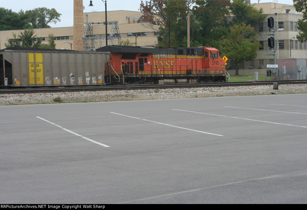 BNSF 5745